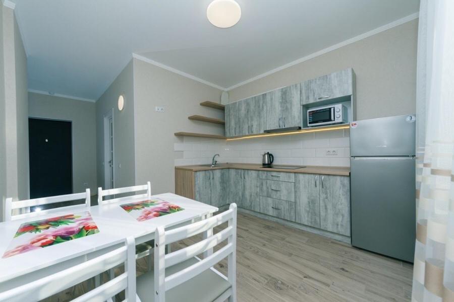 Драгоманова 38А 2Й Поверх Lägenhet Kiev Exteriör bild